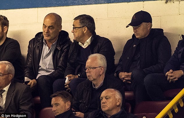 穆里尼奥低调现身考察对手