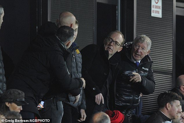 弗格森组名宿团观赛 笑容不断