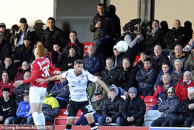 弗格森组名宿团观赛 笑容不断