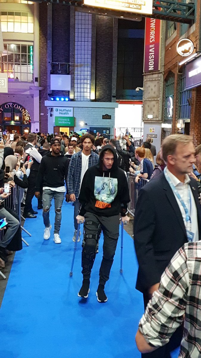 曼城纪录片首映 众星出席