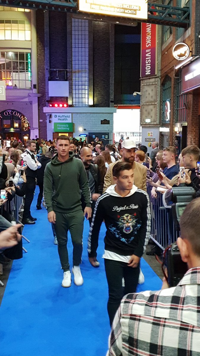 曼城纪录片首映 众星出席