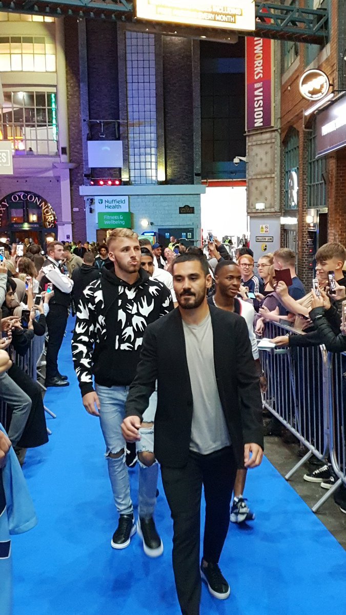 曼城纪录片首映 众星出席