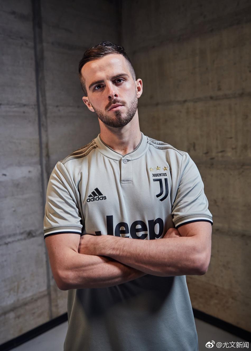 尤文帅气第一客场队服