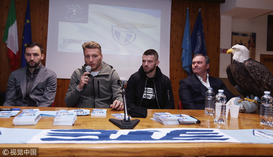 拉齐奥进学校 蓝鹰大鹏展翅