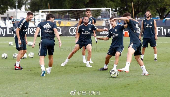 皇马训练备战曼联 贝尔真卖力