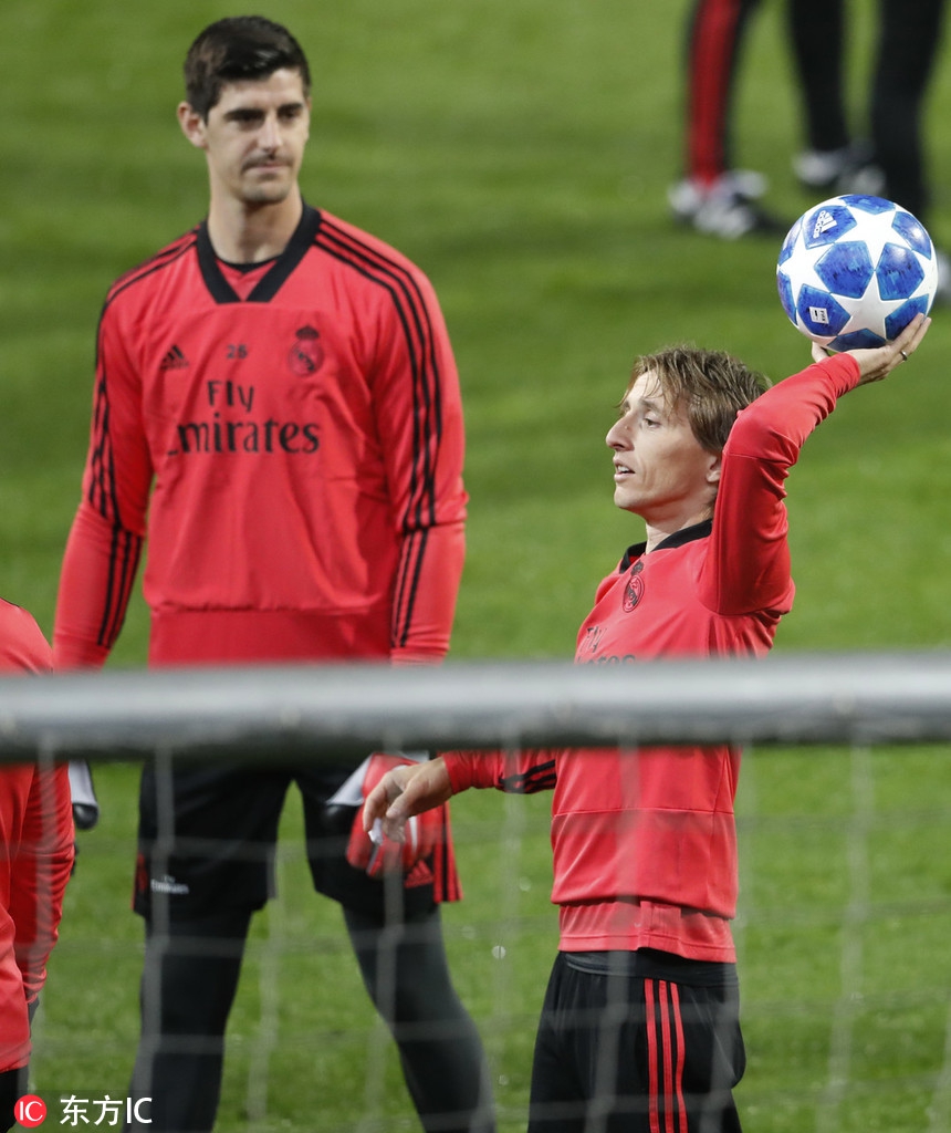 皇马训练 魔笛拉莫斯爱的抱抱