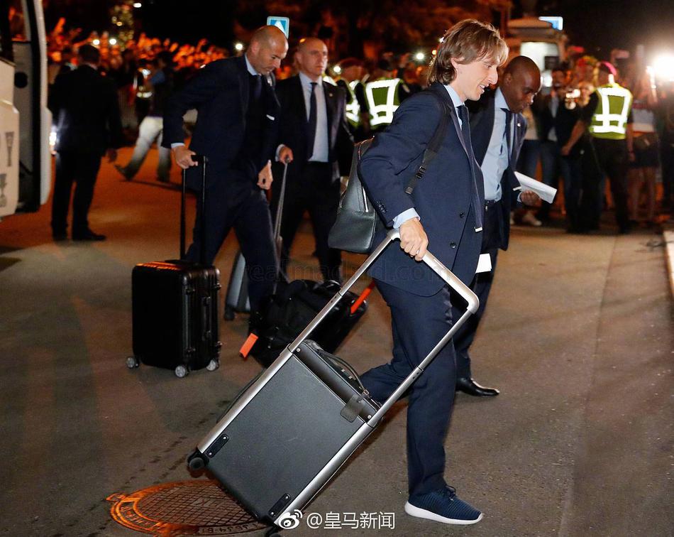 皇马全队已抵达基辅