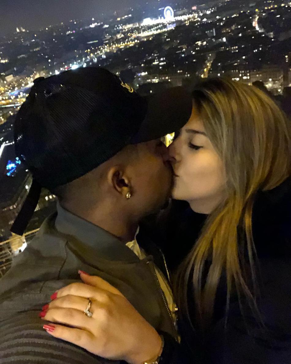 又一对青梅竹马巴萨新援和女友