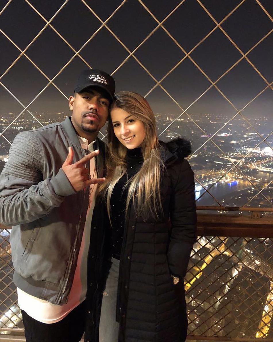 巴萨新援和火辣女友