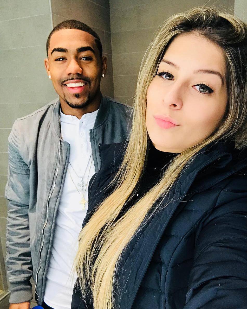 巴萨新援和火辣女友