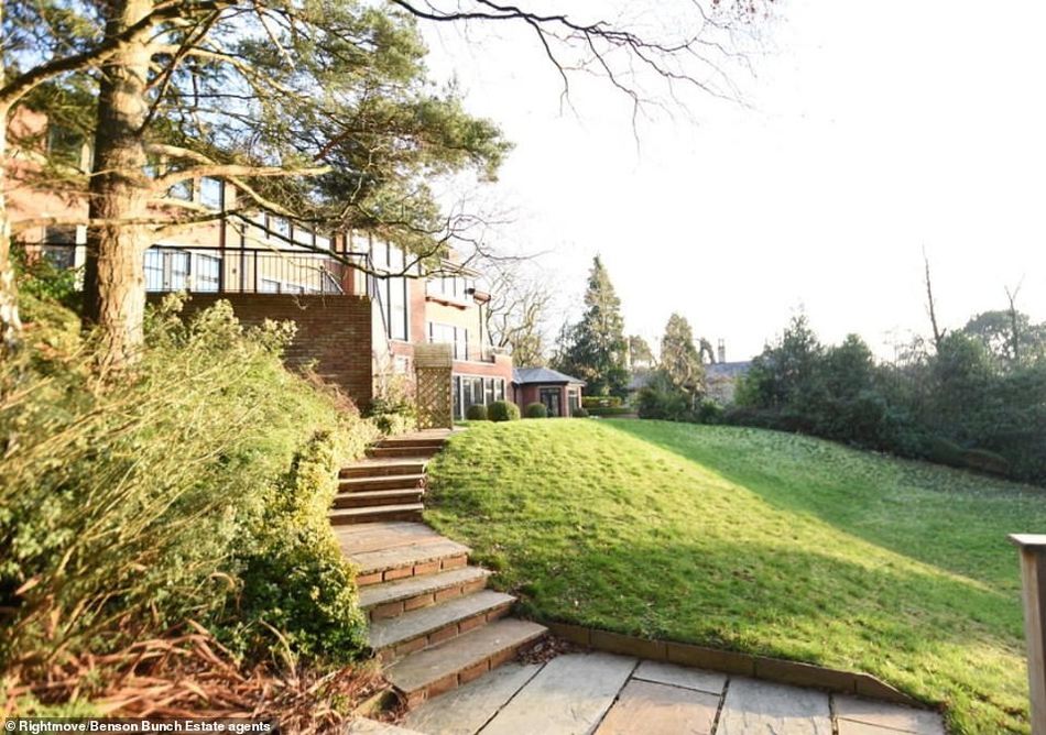 C罗卖豪宅!赔了64.5万英镑