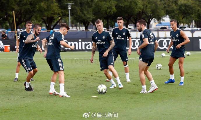 皇马训练备战曼联 贝尔真卖力