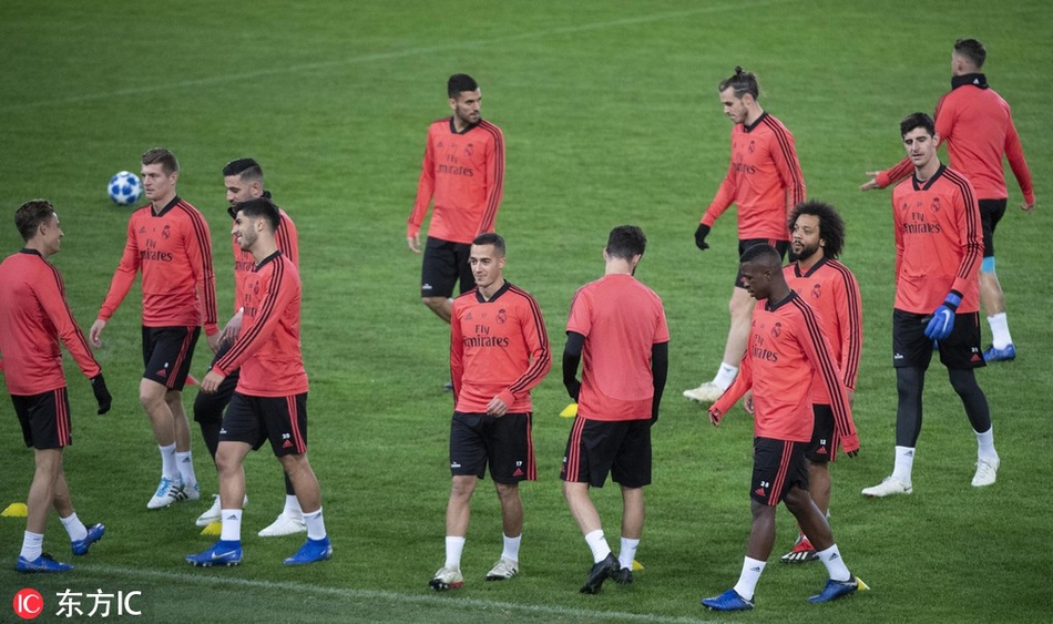 皇马训练 贝尔伊斯科真亲密