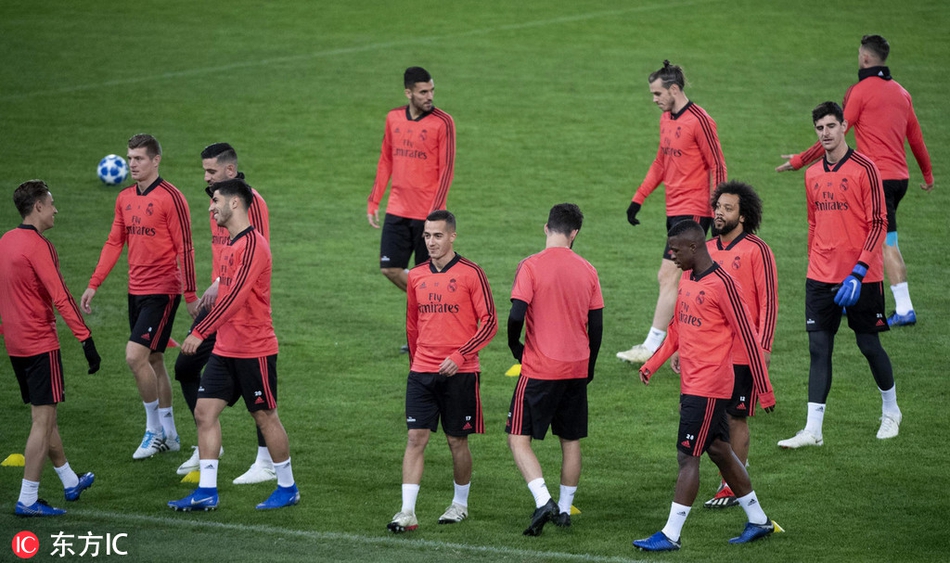 皇马训练 贝尔伊斯科真亲密