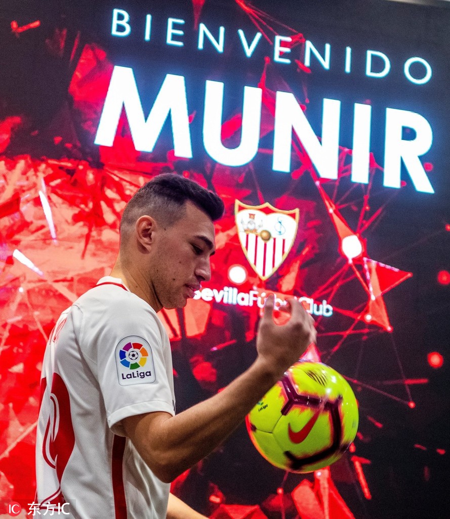 巴萨妖星亮相新东家