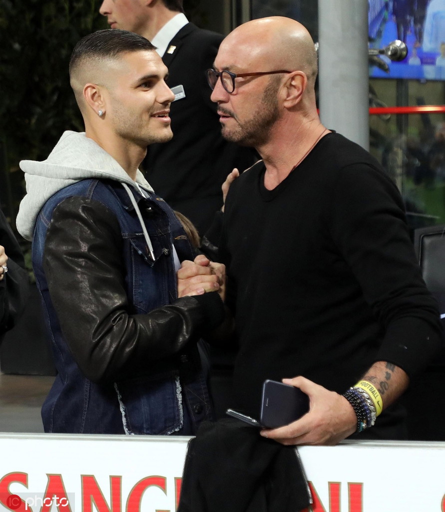 国米输球 伊卡尔迪携娇妻观战