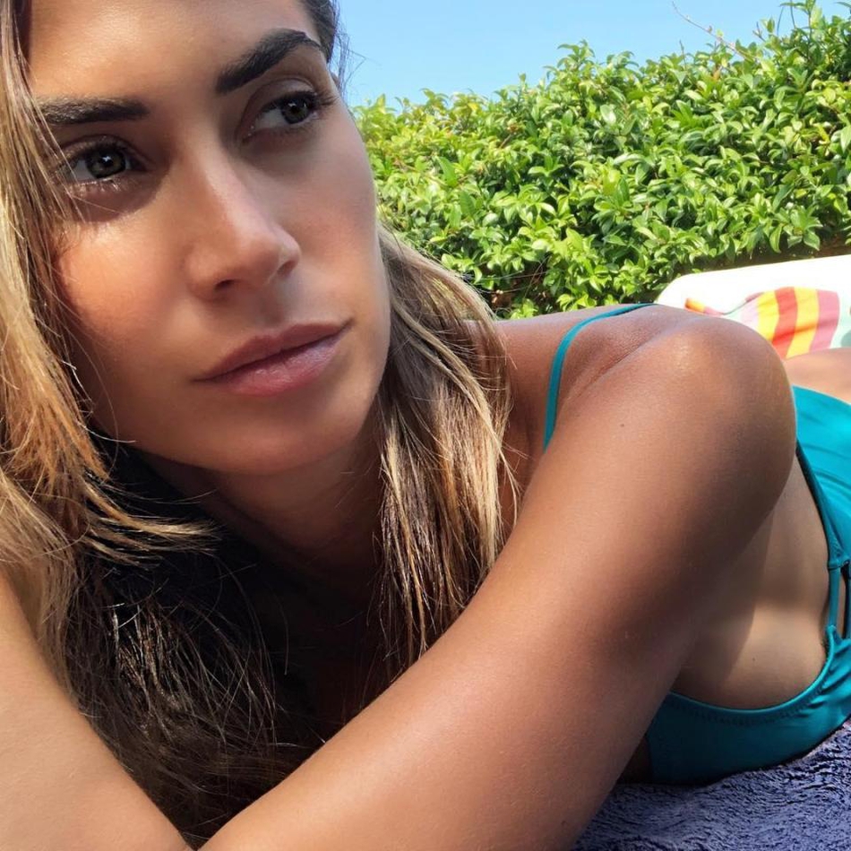 巴萨新援娇妻美艳私房照