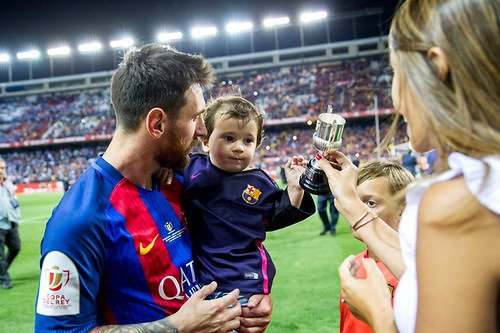 梅西超萌二儿子三岁了