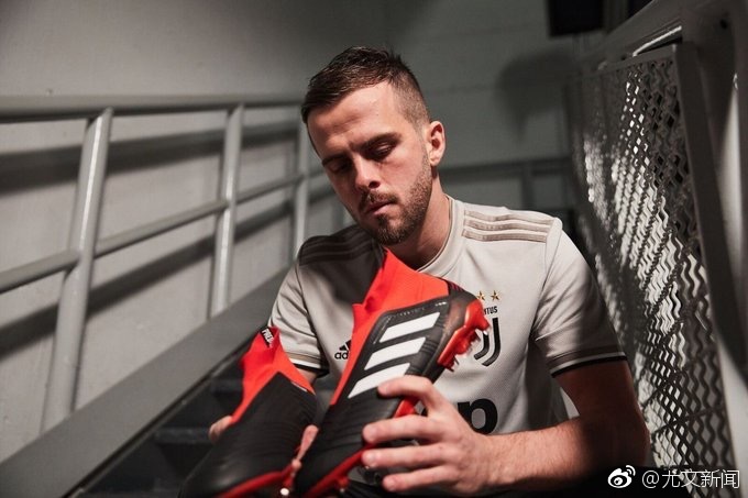 尤文帅气第一客场队服