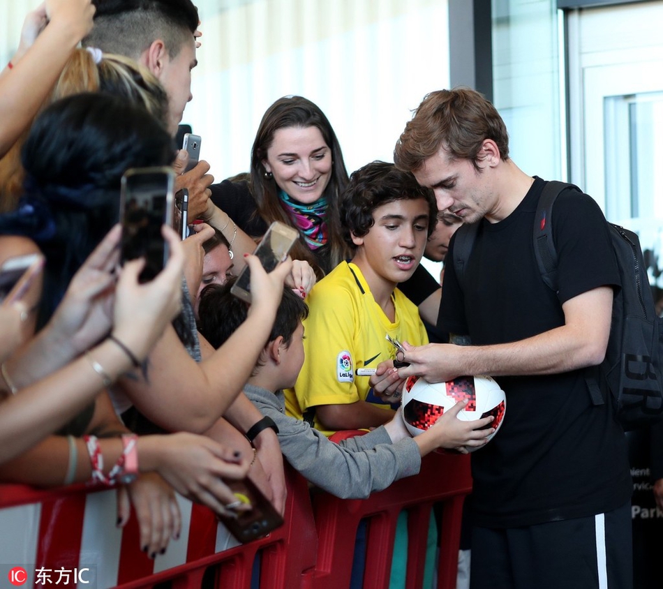 格列兹曼赴乌拉圭参加戈丁婚礼