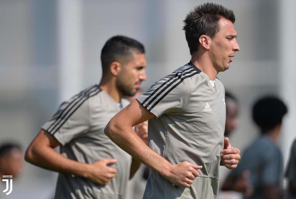 尤文训练备战 C罗抢镜