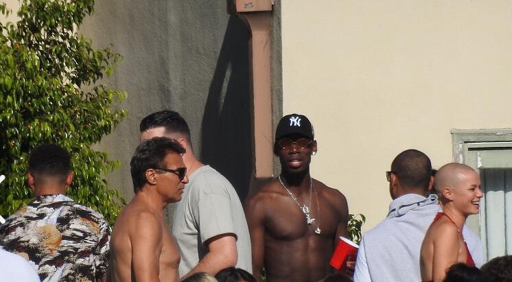 博格巴搞比基尼趴成人女星助阵