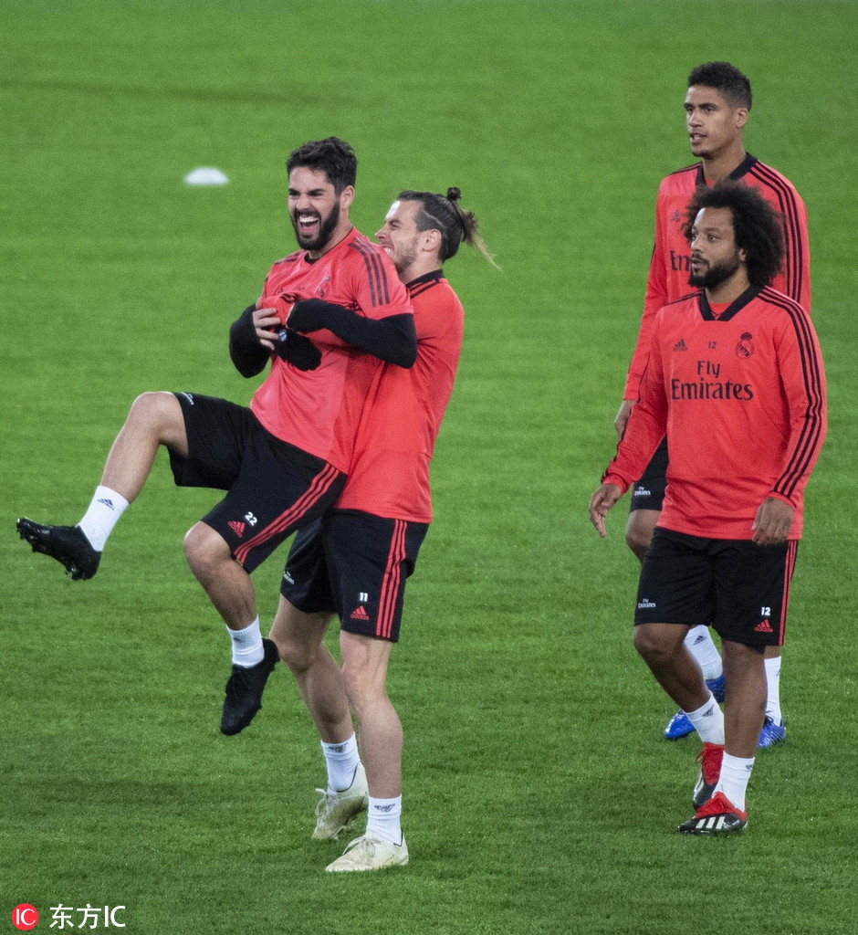 皇马训练 贝尔伊斯科真亲密