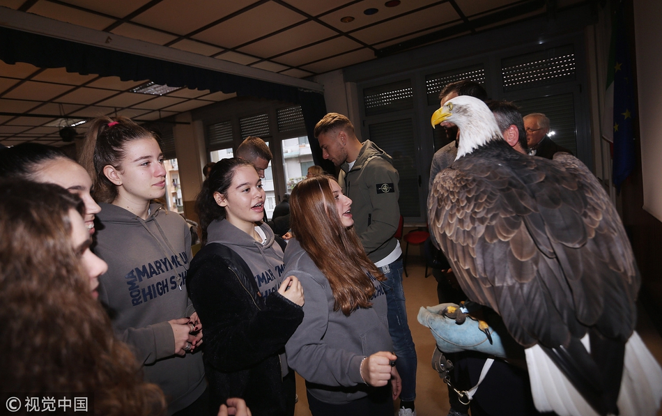 拉齐奥进学校 蓝鹰大鹏展翅