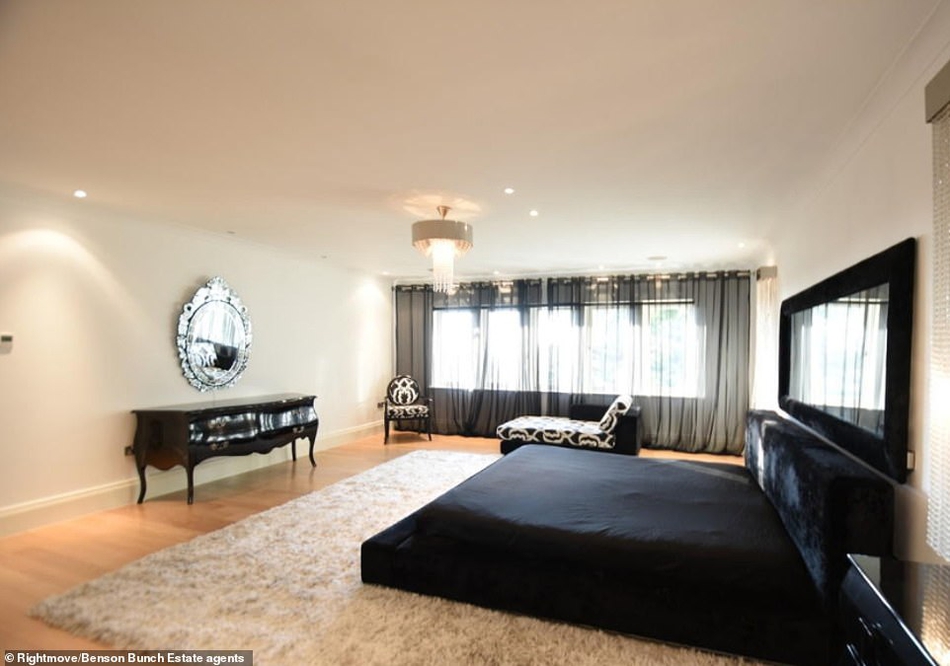 C罗卖豪宅!赔了64.5万英镑