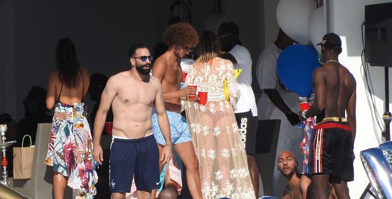 博格巴搞比基尼趴成人女星助阵