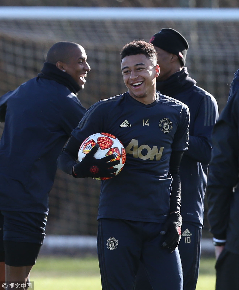 曼联训练备战大巴黎 笑声不断