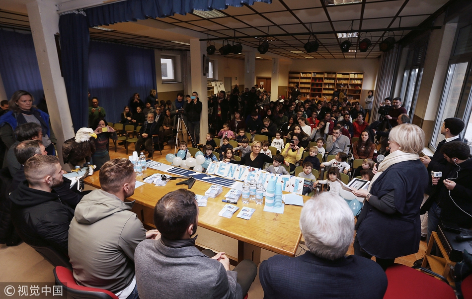 拉齐奥进学校 蓝鹰大鹏展翅