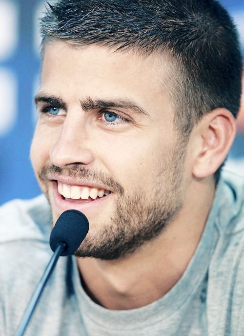 巴萨大将眼睛太迷人