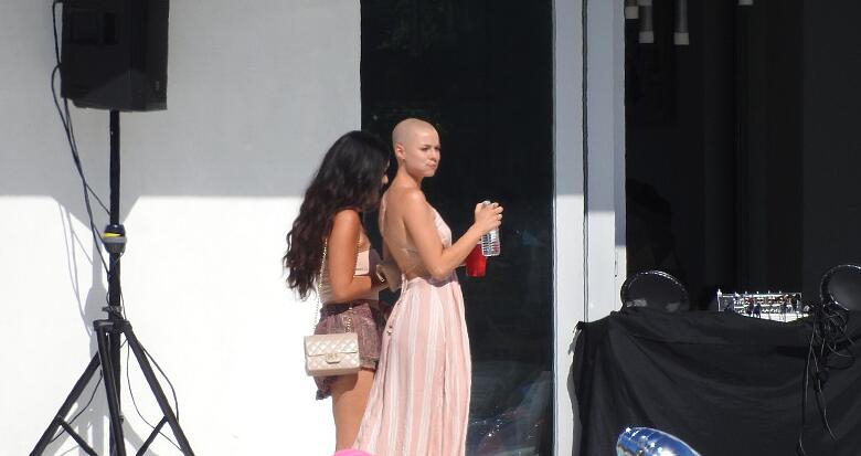 博格巴搞比基尼趴成人女星助阵