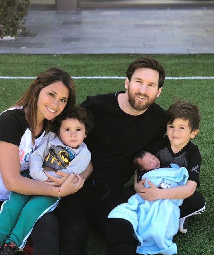 梅西幸福一家人