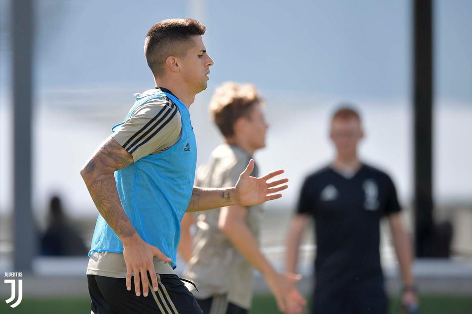 尤文备战新赛季 C罗最抢镜
