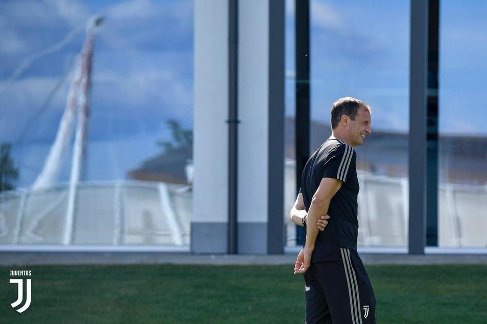 尤文备战新赛季 C罗最抢镜