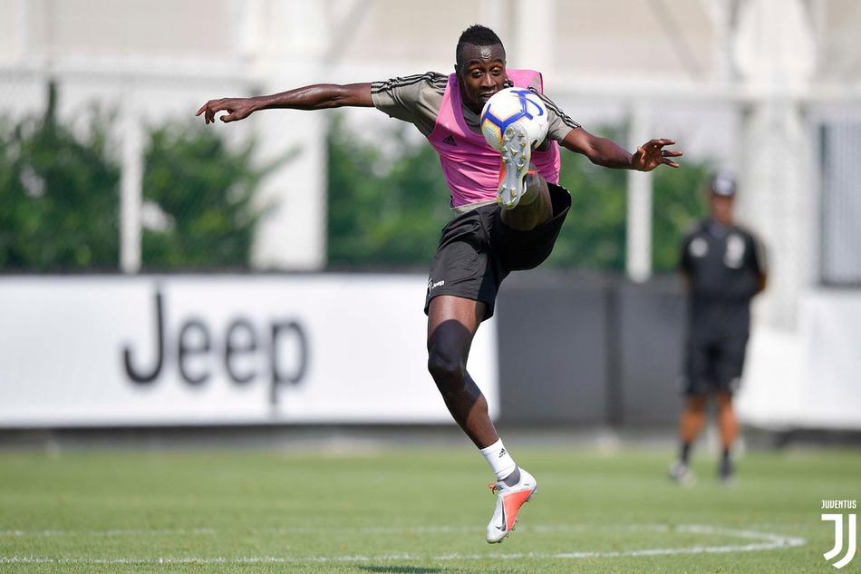 尤文训练备战 C罗抢镜