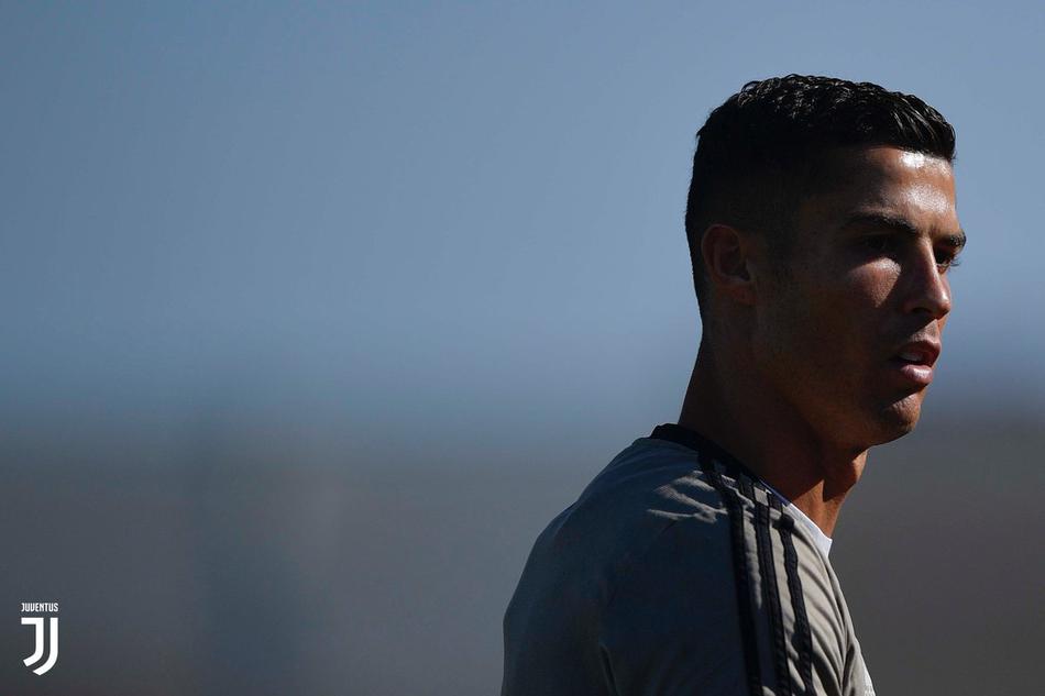 尤文超带感训练照c罗完美侧颜