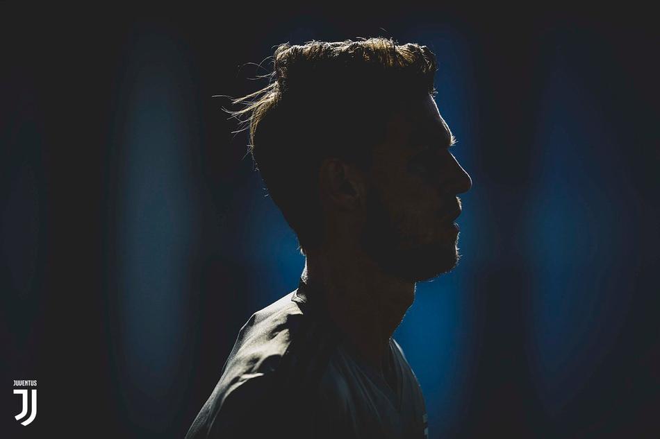 尤文超带感训练照 c罗完美侧颜