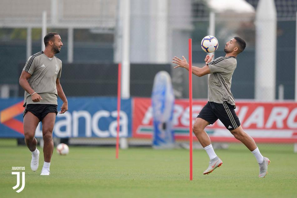 尤文训练 C罗最抢镜