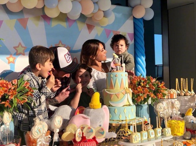 梅西小儿子可爱萌照