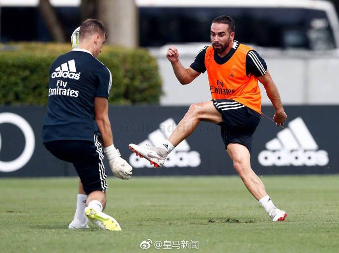 皇马训练备战曼联 贝尔真卖力