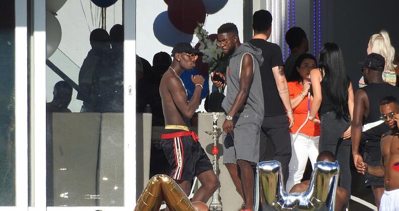 博格巴搞比基尼趴成人女星助阵