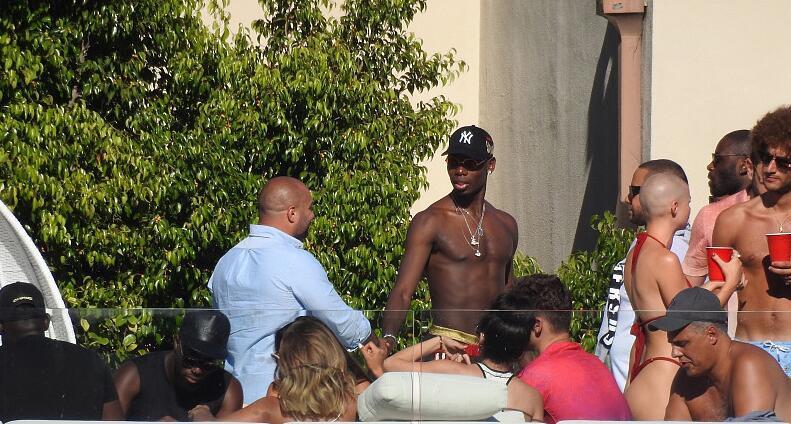 博格巴搞比基尼趴成人女星助阵