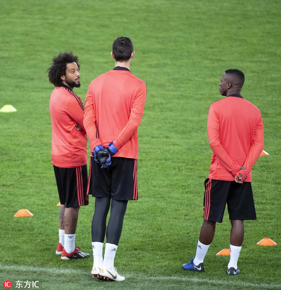 皇马训练 贝尔伊斯科真亲密