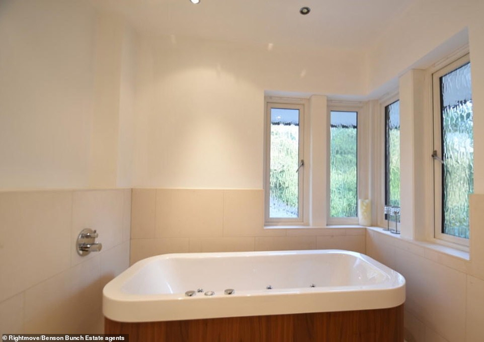 C罗卖豪宅!赔了64.5万英镑