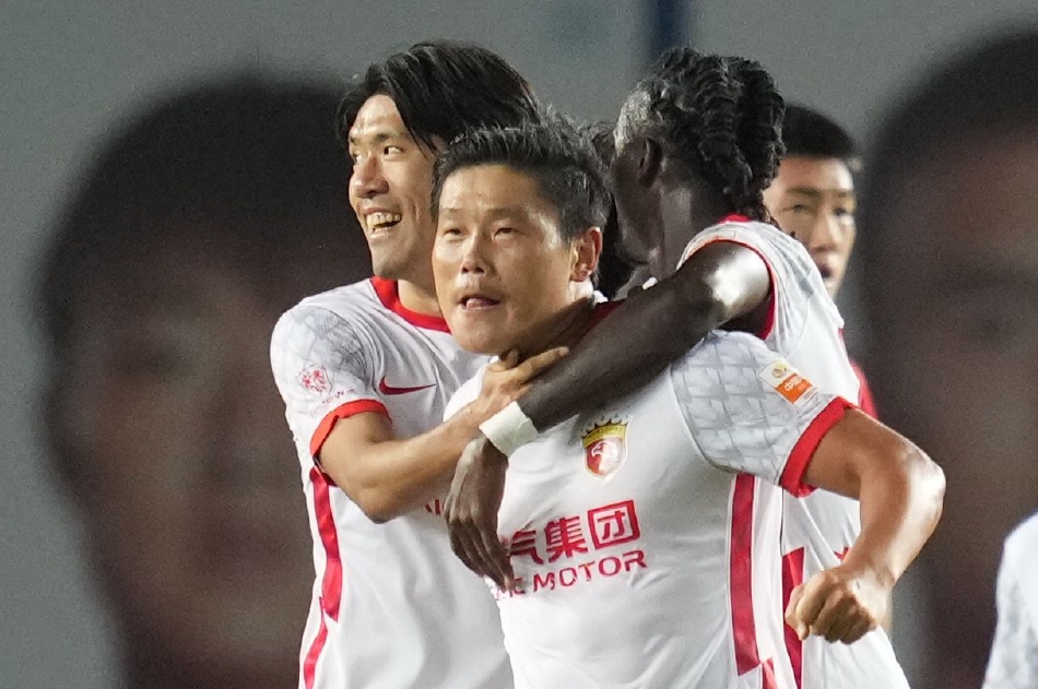 [中超]上海上港2-1河南