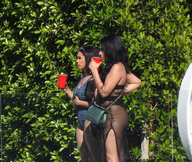 博格巴搞比基尼趴成人女星助阵