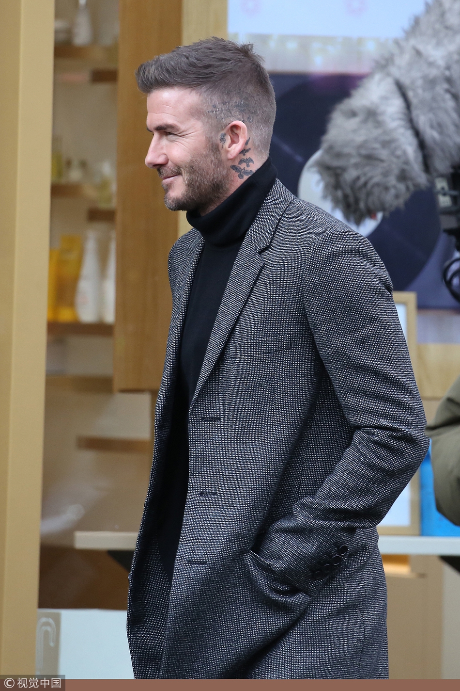 贝克汉姆街头展男神魅力